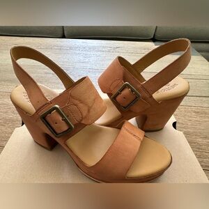 Korkease size 7 tan sandal